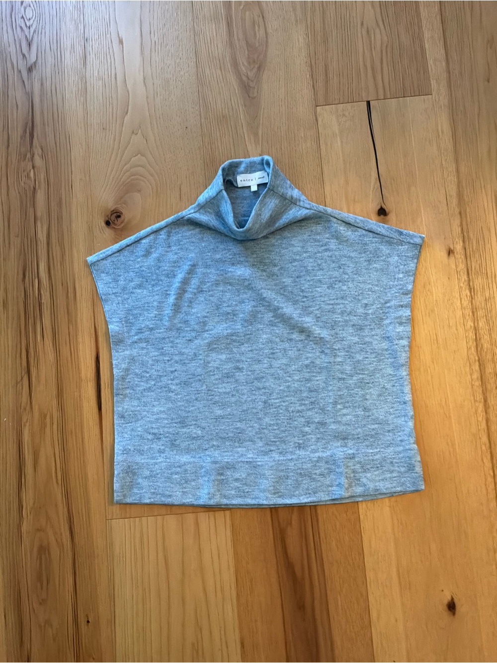 NWOT, Entro Light Blue Heather Sleeveless Mock Neck Top, Size Small